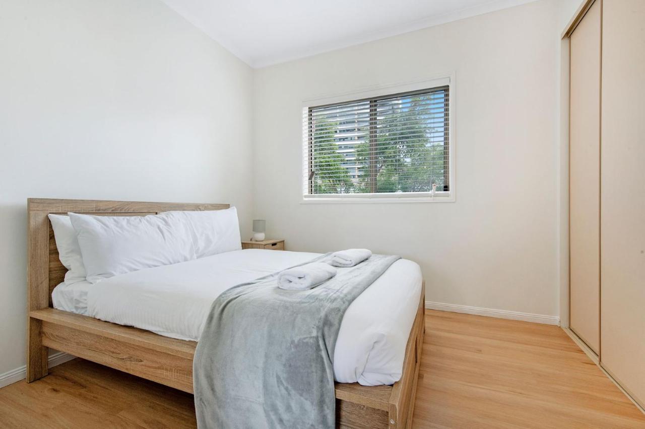 Southport Spacious Three Bedroom Getaway - Coasthm Apartment