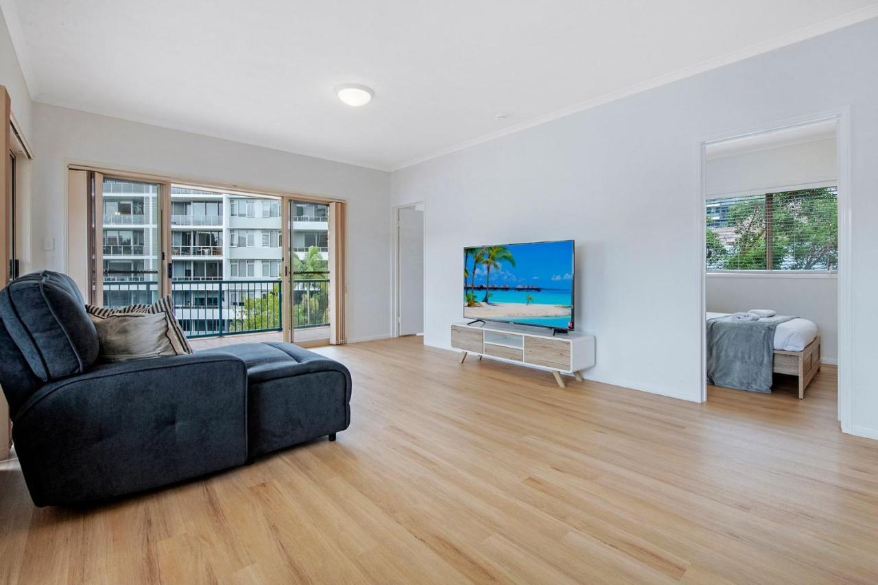 Southport Spacious Three Bedroom Getaway - Coasthm Apartment